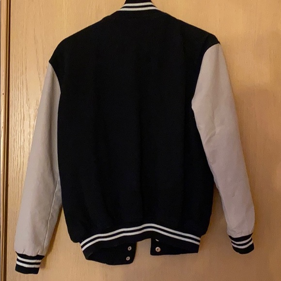 Woman’s Boomer Jacket - Picture 8 of 12